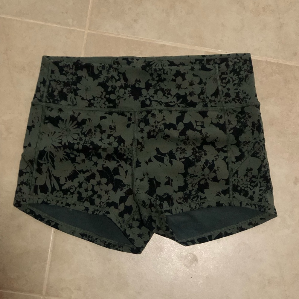 Lululemon shorts size 10